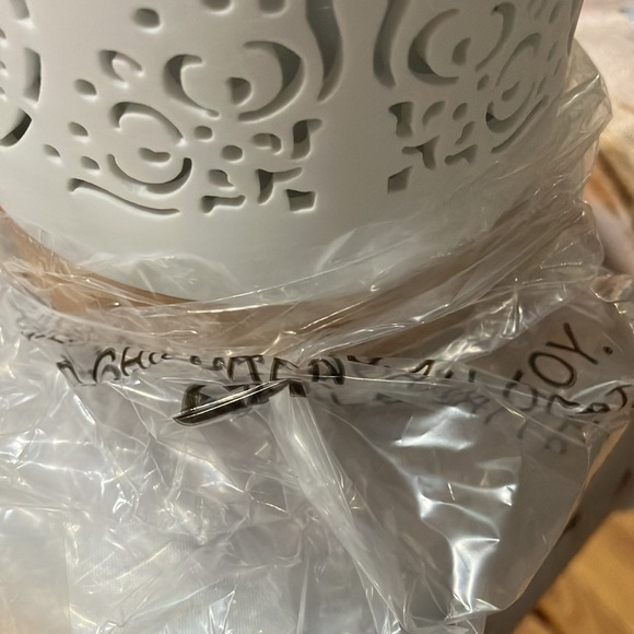 Diffuser - Picture 2 of 3